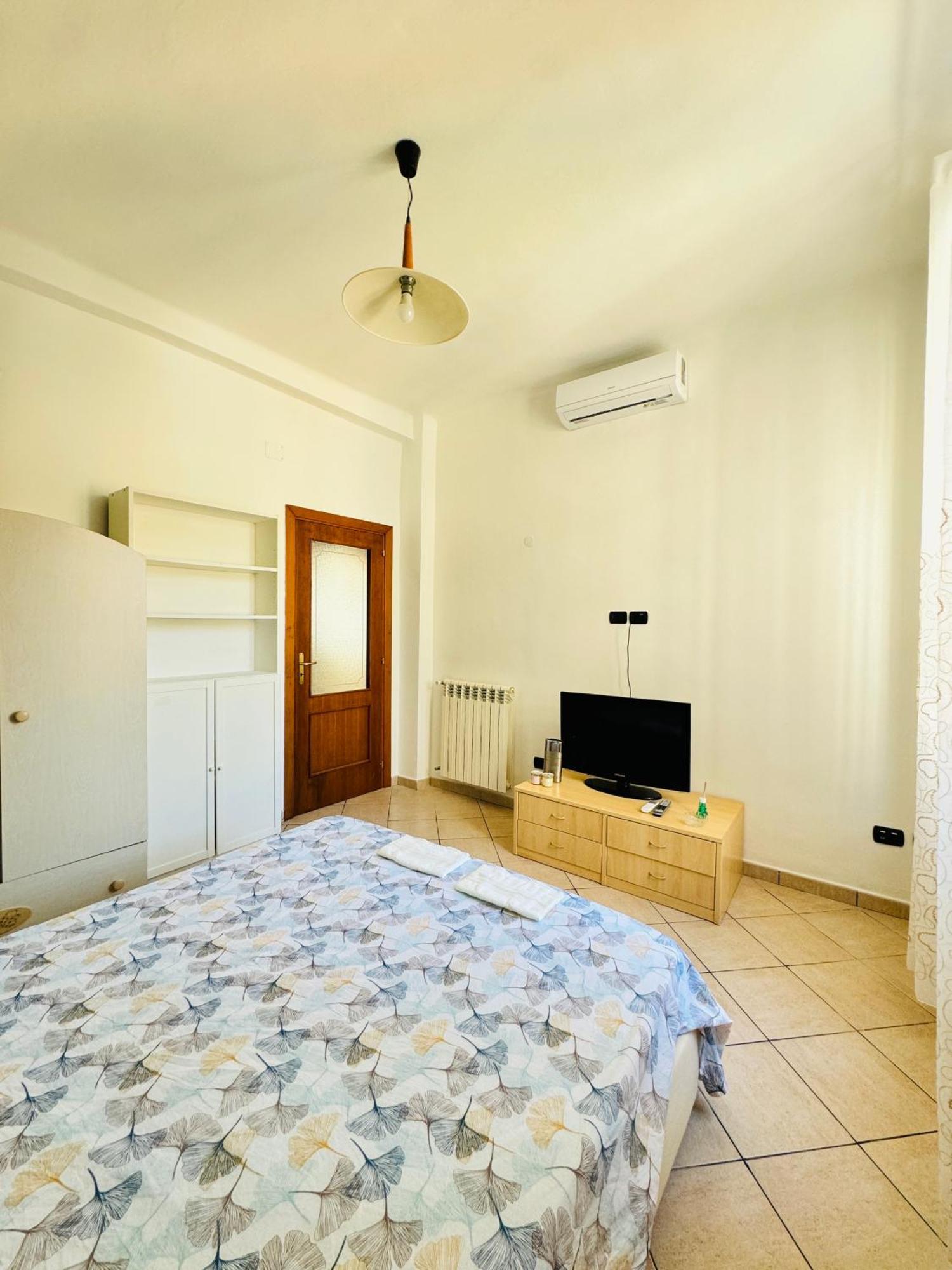 Hotel Una Stanza Nel Bunker Genova Esterno foto